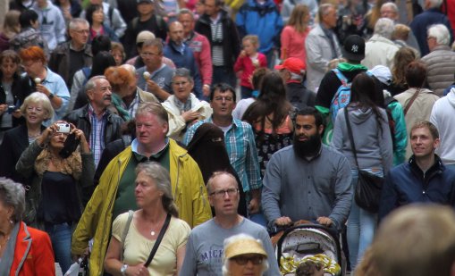 Човешкото население вече е 8,3 млрд. души и е отвъд капацитета на Земята