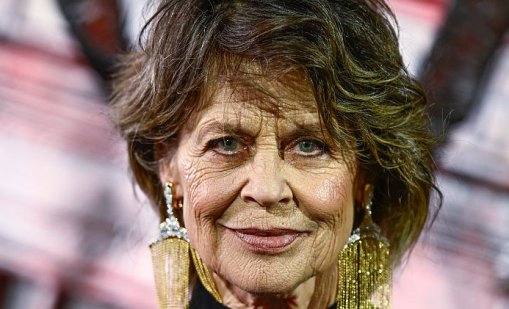 Линда Хамилтън гордо показва бръчките си 