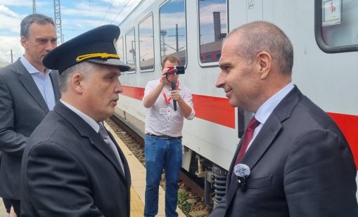 Частни пътнически влакове тръгват догодина