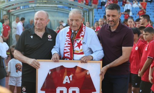 Срамно: Само трима от САЩ-94 почетоха юбилея на Димитър Пенев
