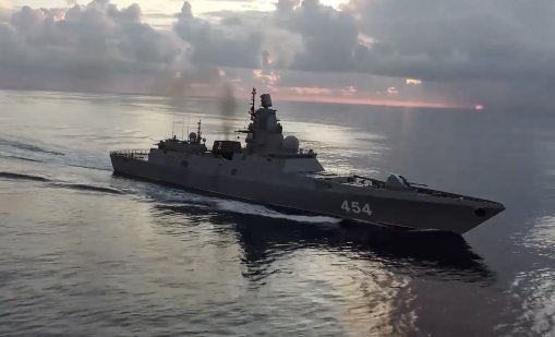 Руска фрегата е изстреляла сигнални ракети към датски военен хеликоптер