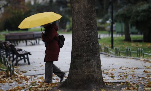 Времето остава облачно и дъждовно 