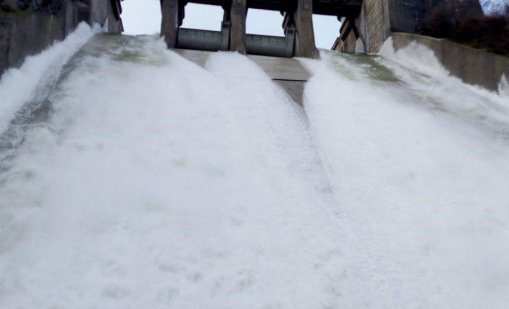 Река Росица излезе от коритото си, яз. &bdquo;Александър Стамболийски&ldquo; прелива