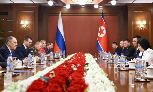 Оръжие, ябълки, колбаси и работници: Северна Корея в помощ на Русия