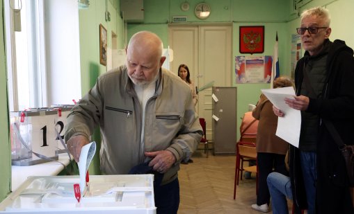 Как &bdquo;Яблоко&ldquo; оцеля в руските избори въпреки забраната на партията