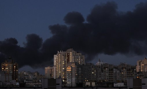 Киев съобщи за руска въздушна атака над града тази нощ