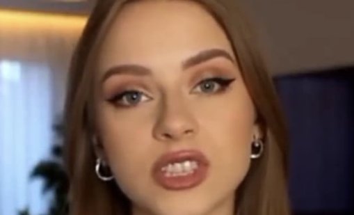 Млади и привлекателни AI момичета промотират излизането на Полша от ЕС