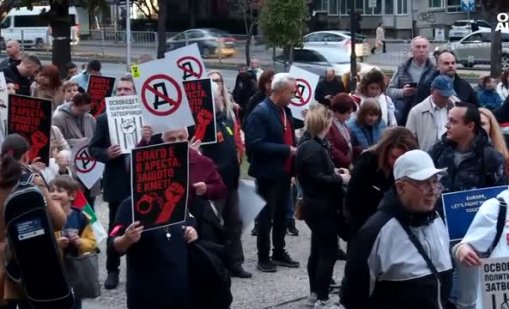 Граждани на Варна пак протестираха в защита на Коцев