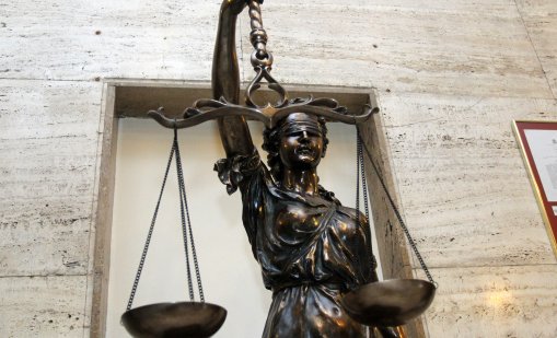 Във Франция: Осъдиха мигрант от Алжир, удишил и разчленил съпругата си
