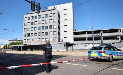 Двамата българи задържани за коктейлите Молотов остават в ареста 