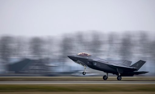 Пилотът на падналия F-35 е оцелял, Иран обяви награда за главата му СНИМКИ
