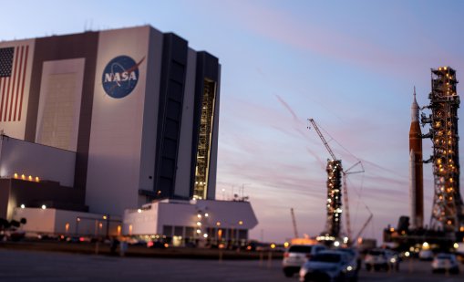 НАСА призна грешка: Променя плановете за кацане на Луната 