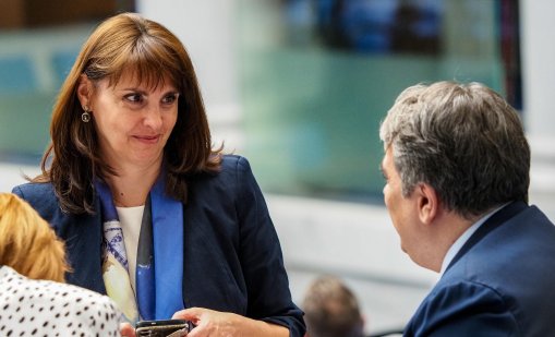 Ефремова не е притеснена за социалните плащания и МРЗ
