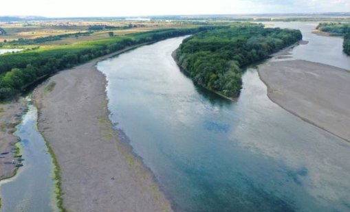 Критично ниско е нивото на Дунав край Лом