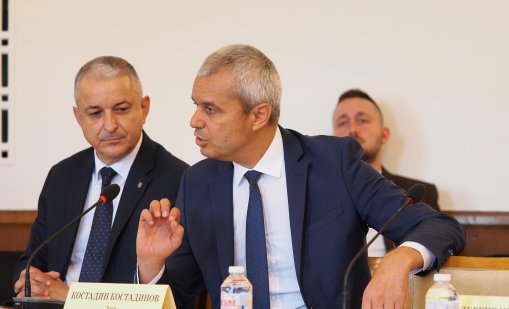 "Възраждане" настоява за проверка на всички училища за камери