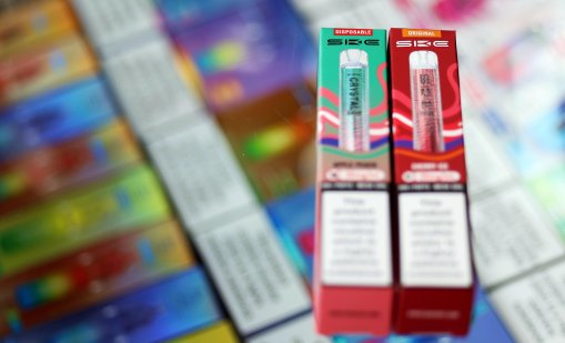 Великобритания спира продажбата на вейпове след тревожни данни