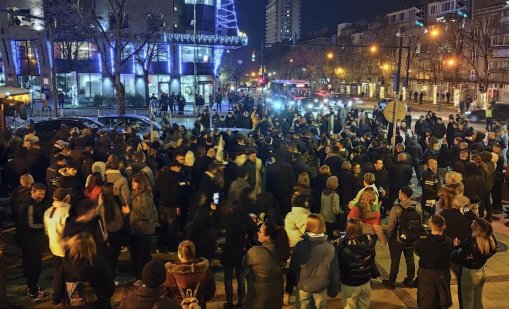 Протестите стягат обръча около властта, трудно ще се задържи