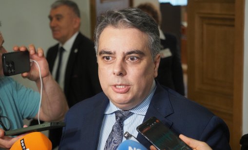 Василев към Радев: Хазната не е празна, има 6,8 млрд. евро