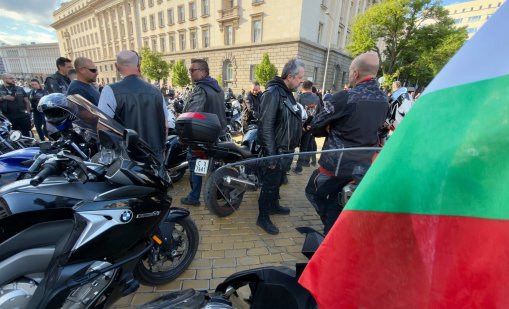 Мотористи протестират заради "Гражданска отговорност", блокираха бул. "Цар Освободител"