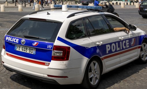 Кола се вряза в пешеходци във Франция, 10 души са ранени