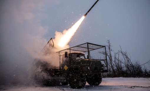 Затворници, хаос и безмилостни убийци: Вътре в единствената танкова фабрика в Русия