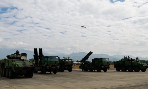 Русия показа бронираната машина &bdquo;Хищник&ldquo;