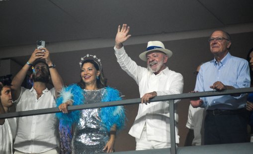 В кадър: Защо почитта към Лула да Силва на карнавала в Рио предизвика политически реакции?