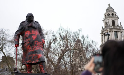 Статуята на Чърчил в Лондон беше изрисувана с надпис &rdquo;Свобода за Палестина"