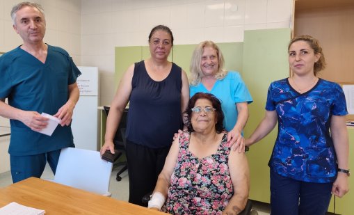 С 12-часова операция лекари в Бургас възстановиха челюстта на жена с кост от таза