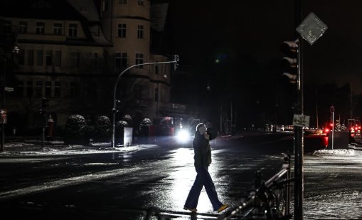 Хиляди домакинства в Берлин са четвърти ден без ток