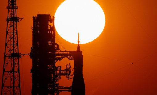 Гледка един път в живота: Да видиш "Артемис" към Луната от самолет ВИДЕО