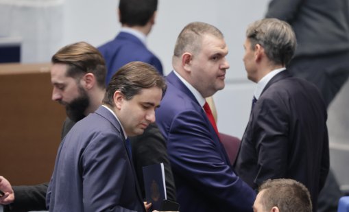 Парламентът обсъжда оставката на кабинета "Желязков" НА ЖИВО 