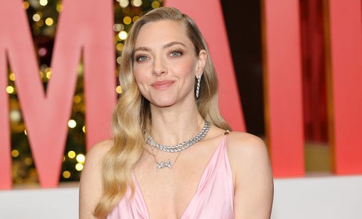 Аманда Сейфрид на 40 - актрисата блесна до Сидни Суини на червения килим