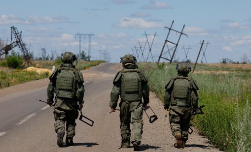 НАТО подкрепя Украйна, въпреки че омаловажи ролята ѝ на срещата на върха