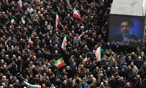 Фракции в изгнание се борят за благословията на САЩ да поемат контрола над Иран