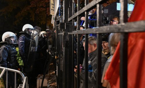 Извънредна ситуация: Навроцки обърна самолета си във въздуха и се върна в Полша