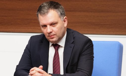 Падат глави в Агенцията по вписванията, 60% незает щат и солидни бонуси