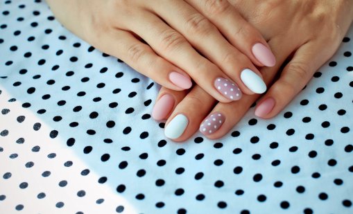 Mаникюр за бадемови нокти – от шикозен блясък до несъответстващи точки