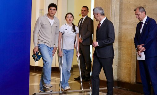 В кадър: Малена и Тервел Замфирови бяха посрещнати в МС