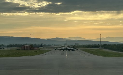 Радев разговарял с Тръмп и Хегсет, военните самолети на САЩ може и да останат на летище София