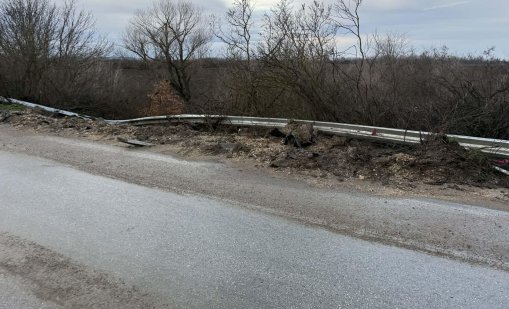 Протест блокира главния път при разклона за село Телиш 