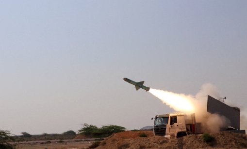 Зетят и снахата на Хаменей са убити при въздушен удар