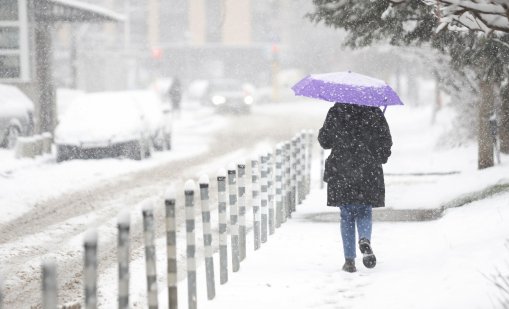  До обяд утре снегът ще спре в цялата страна