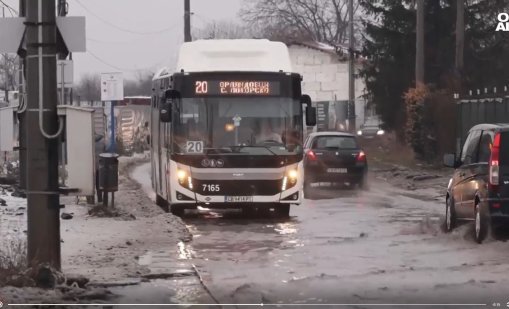 Дъждът в София: Шахти преливат, улици се превърнаха в реки