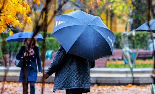 Времето днес: Значителни валежи, на места в планините - сняг