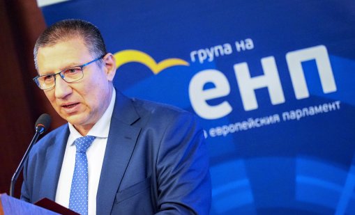 Нов прокурор, който да разследва главния и заместниците му, ще бъде избран днес