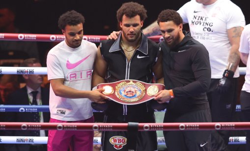 Британецът Итаума пак с уникален нокаут при най-тежките в бокса