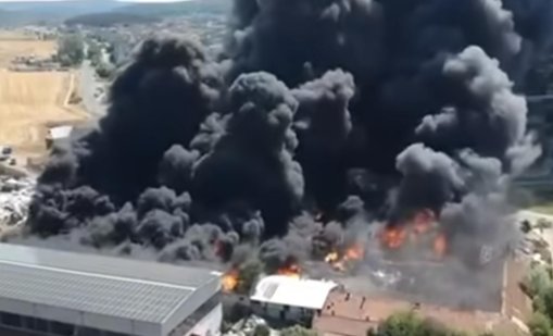 Пожарът в Средец е изгасен, вече търсят причината за пламналия огън