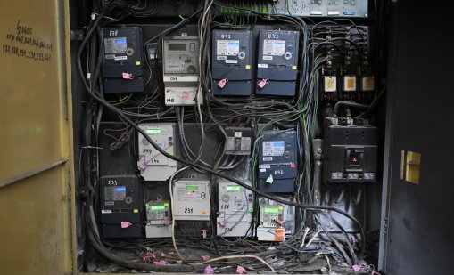 Мафията свети-хората гаснат: Граждани протестираха срещу високите сметки за ток