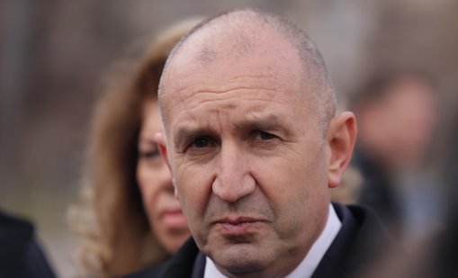 Радев хвърля оставка в понеделник? 